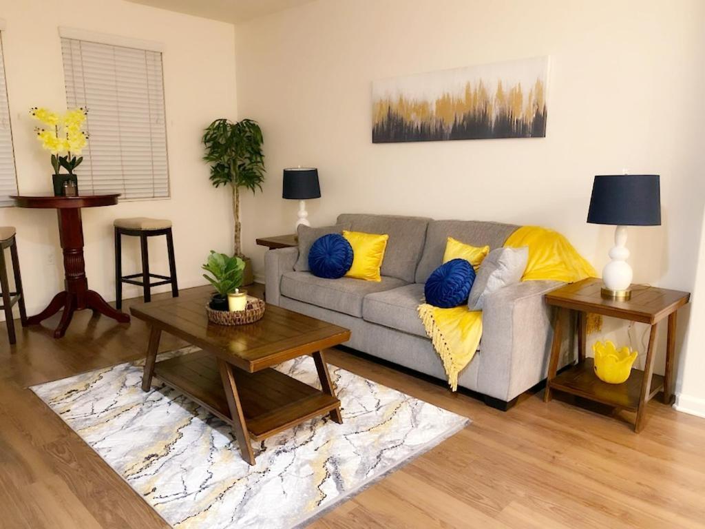 Luxury Avenue Apartment San Diego Exterior photo