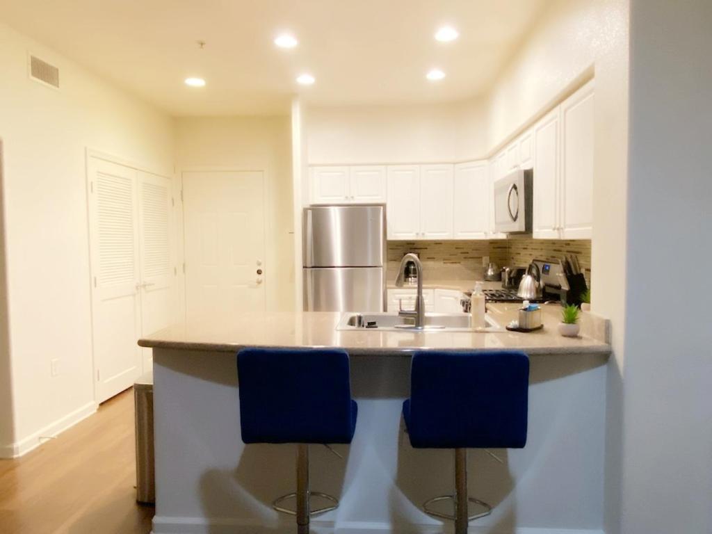Luxury Avenue Apartment San Diego Exterior photo