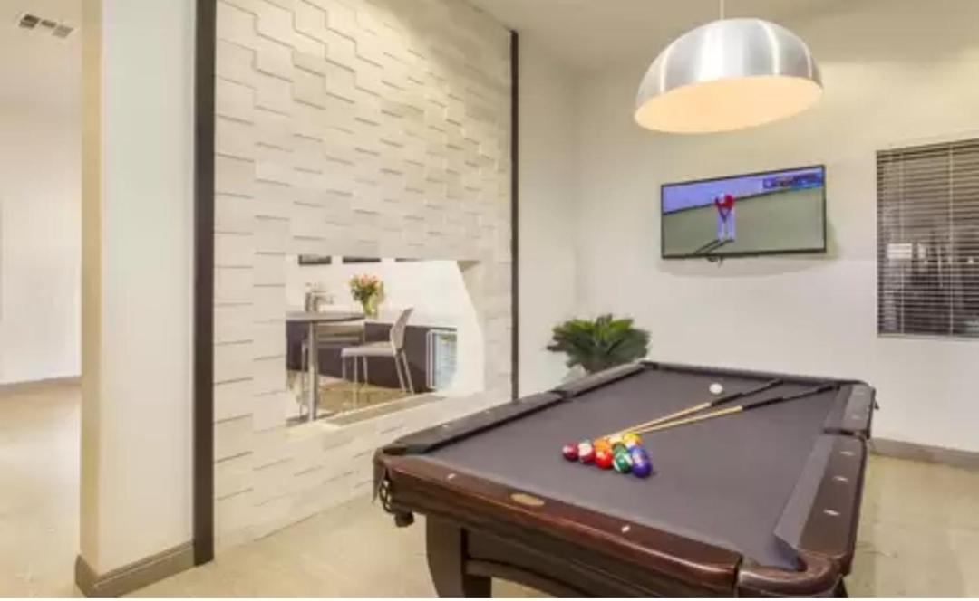 Luxury Avenue Apartment San Diego Exterior photo