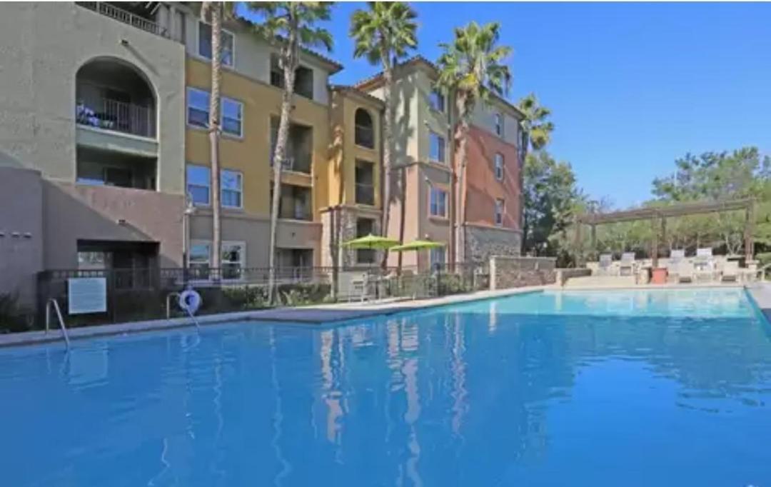 Luxury Avenue Apartment San Diego Exterior photo
