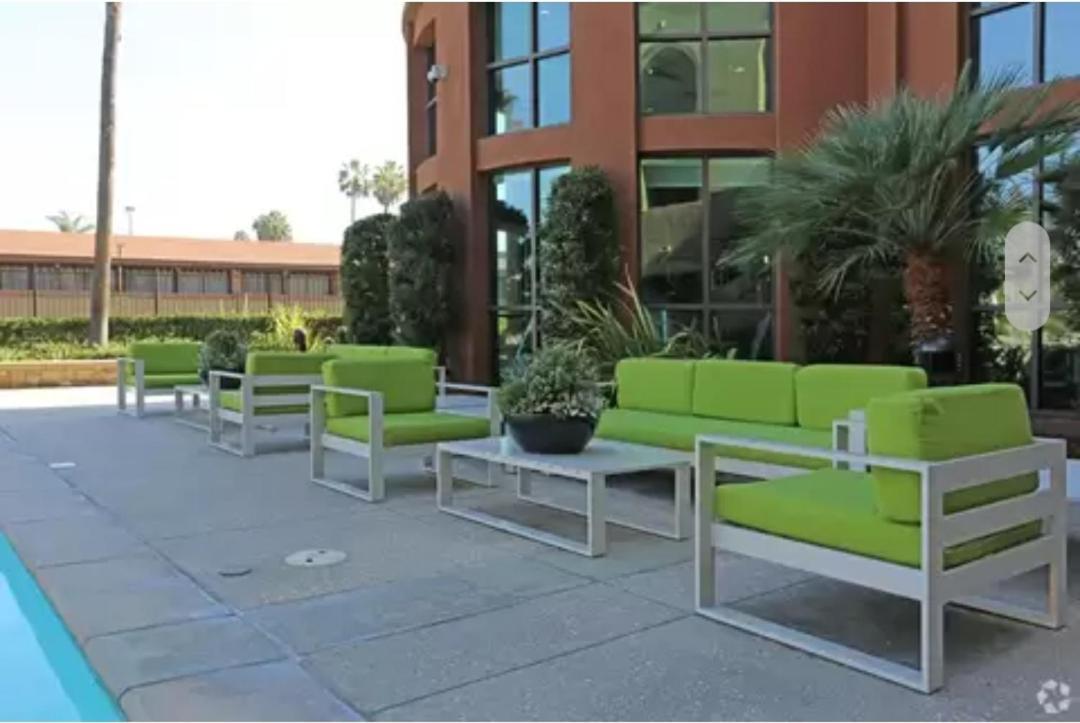 Luxury Avenue Apartment San Diego Exterior photo